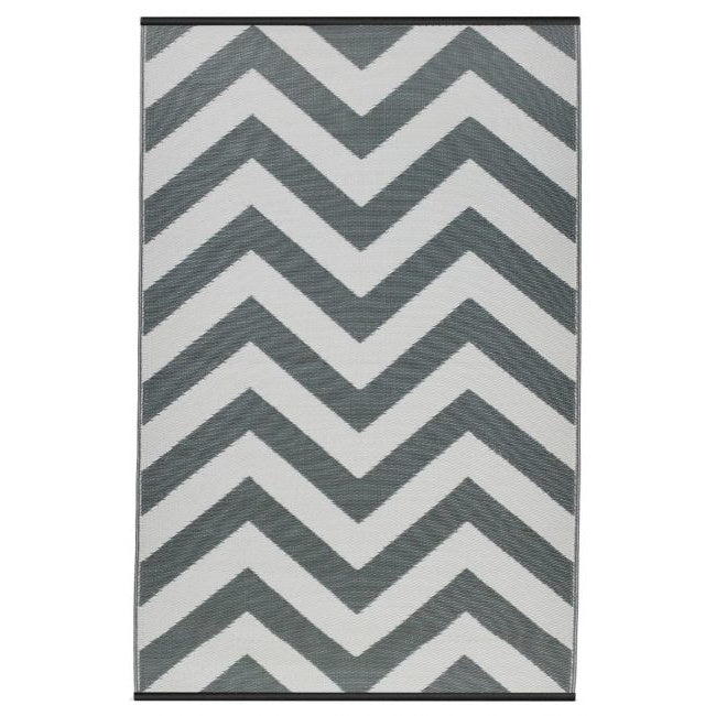 Laguna Paloma Grey And White Chevron Recycled Plastic Outdoor Rug